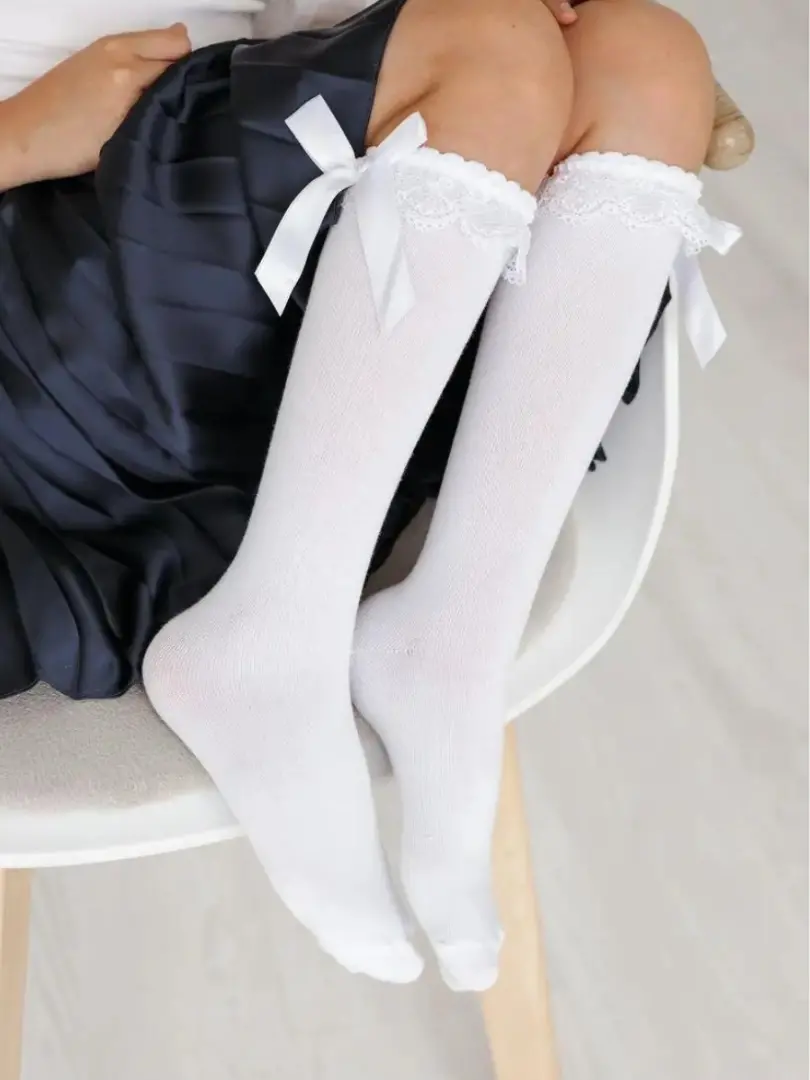 Șosete lungi cu fundiță și dantelă