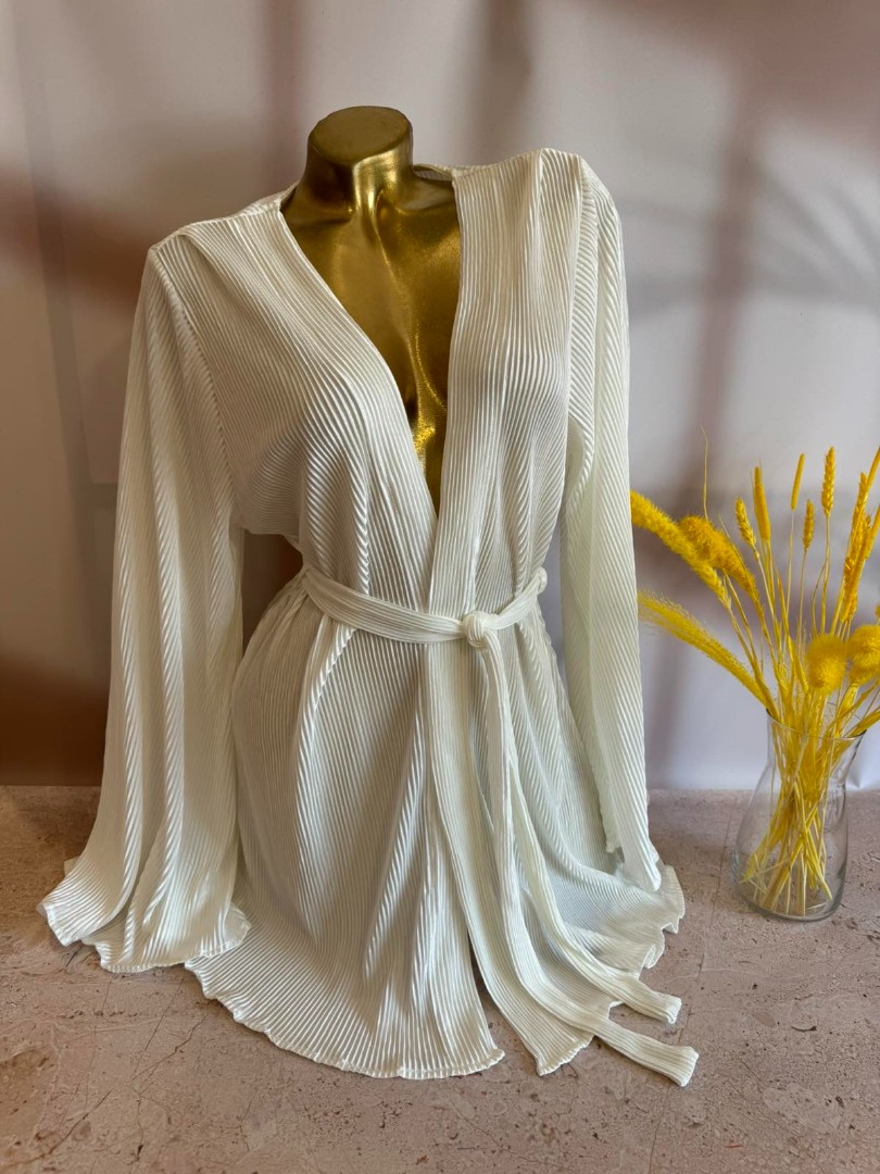 Элегантный халат с расклешенными рукавами