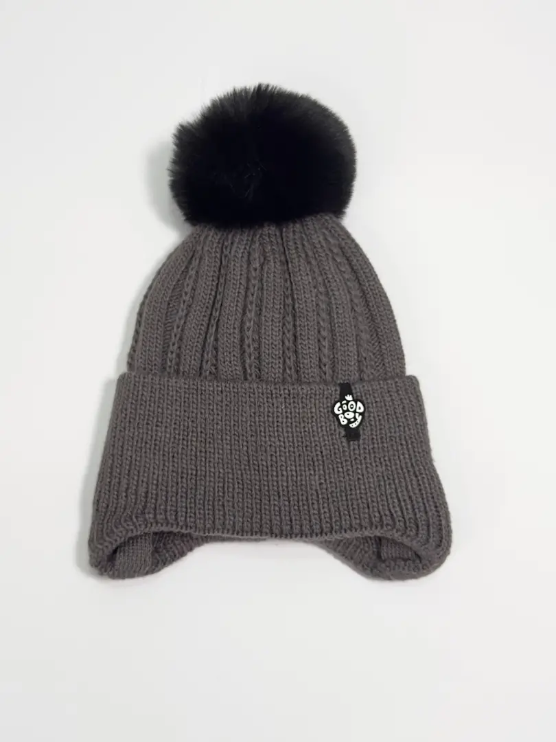 Căciulă tricotată cu pompon pentru băieți