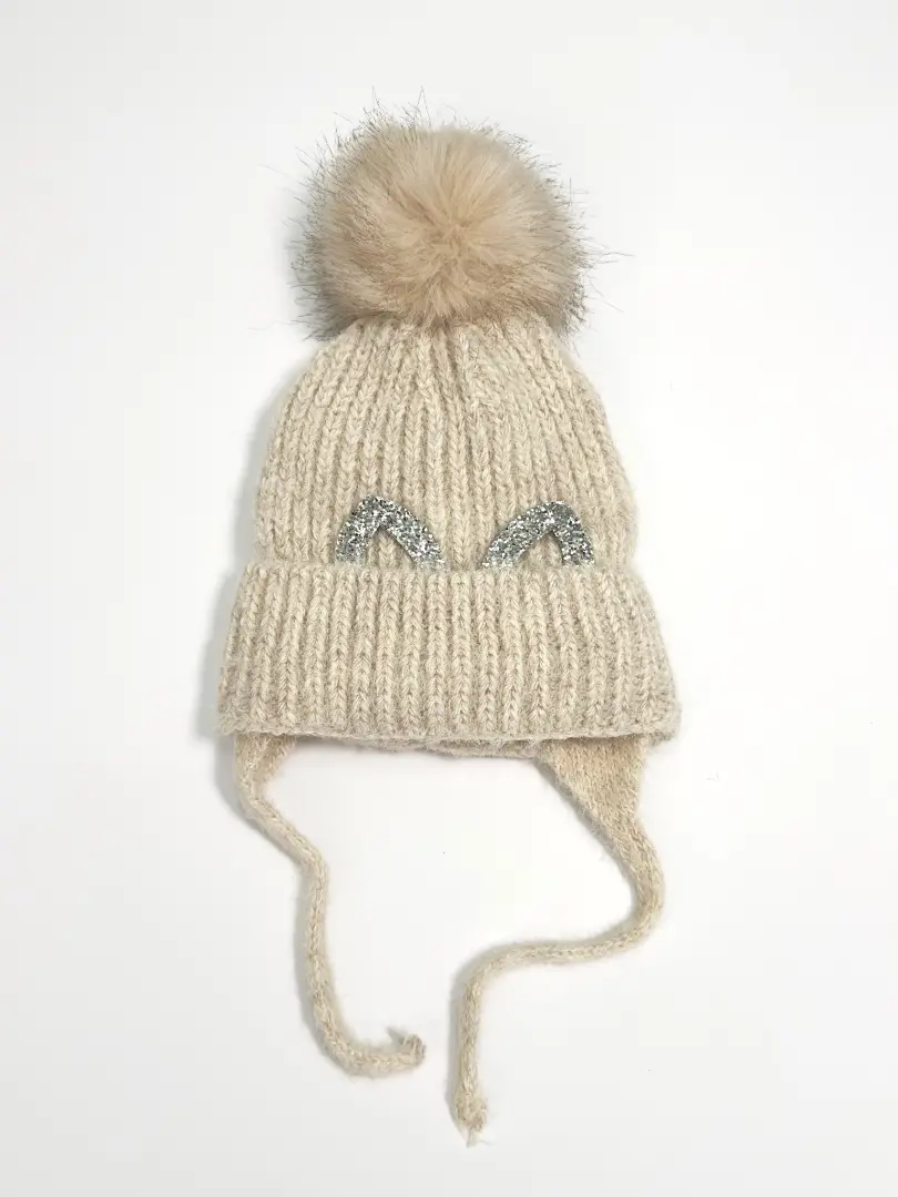 Căciulă tricotată cu ochișori sclipitori pentru fetițe