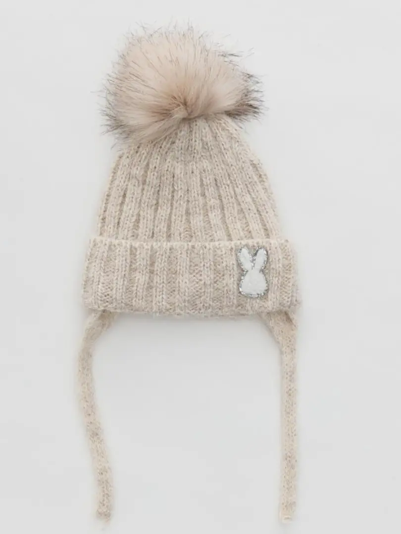 Căciulă tricotată cu iepuraș pentru fetițe