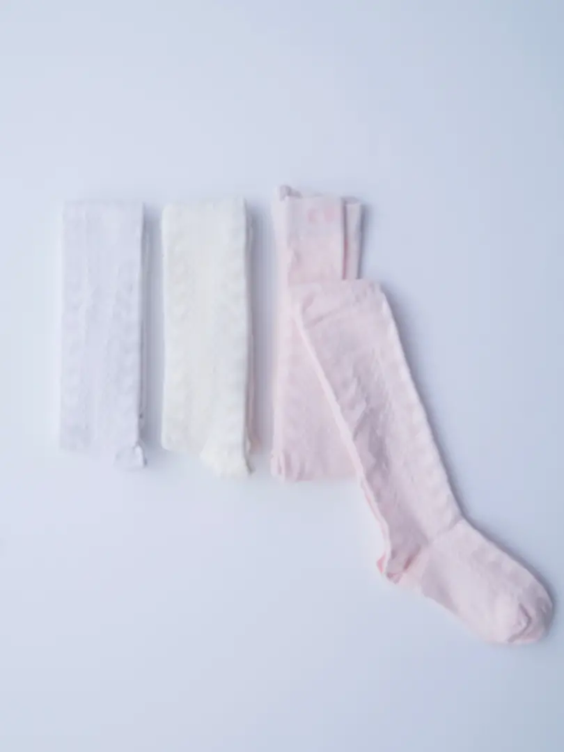 Dresuri din bumbac perforat pentru fetițe