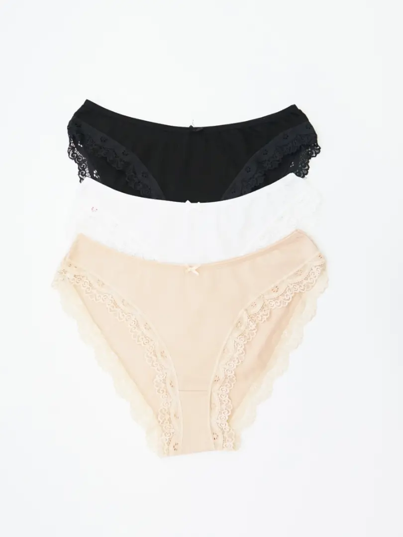 Chiloți din bumbac și dantelă pentru femei