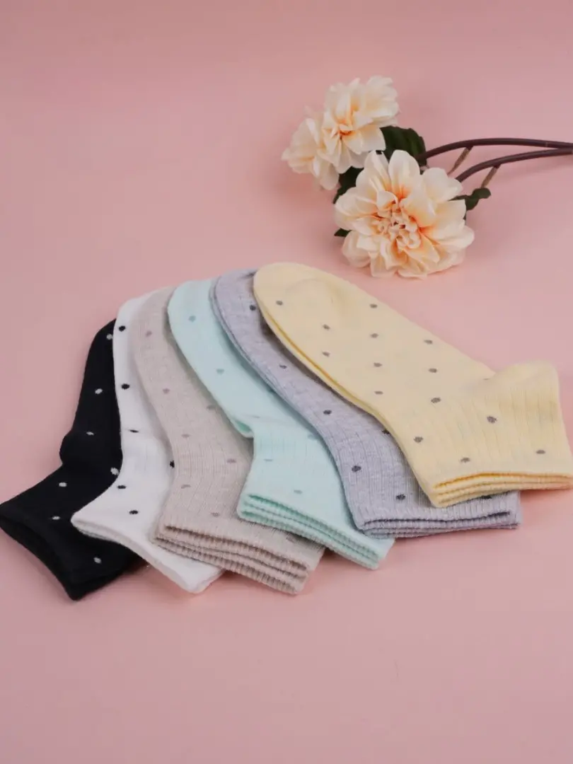 Șosete scurte cu buline pentru femei