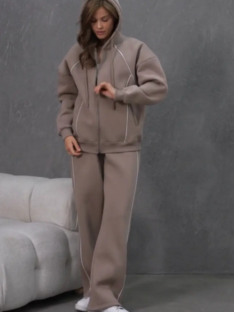 Trening cu fleece cu pantaloni drepți