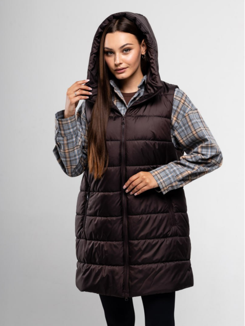 Теплый стеганый жилет с капюшоном