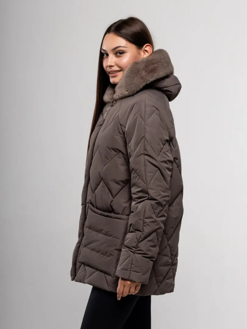 Geacă cu blană la guler