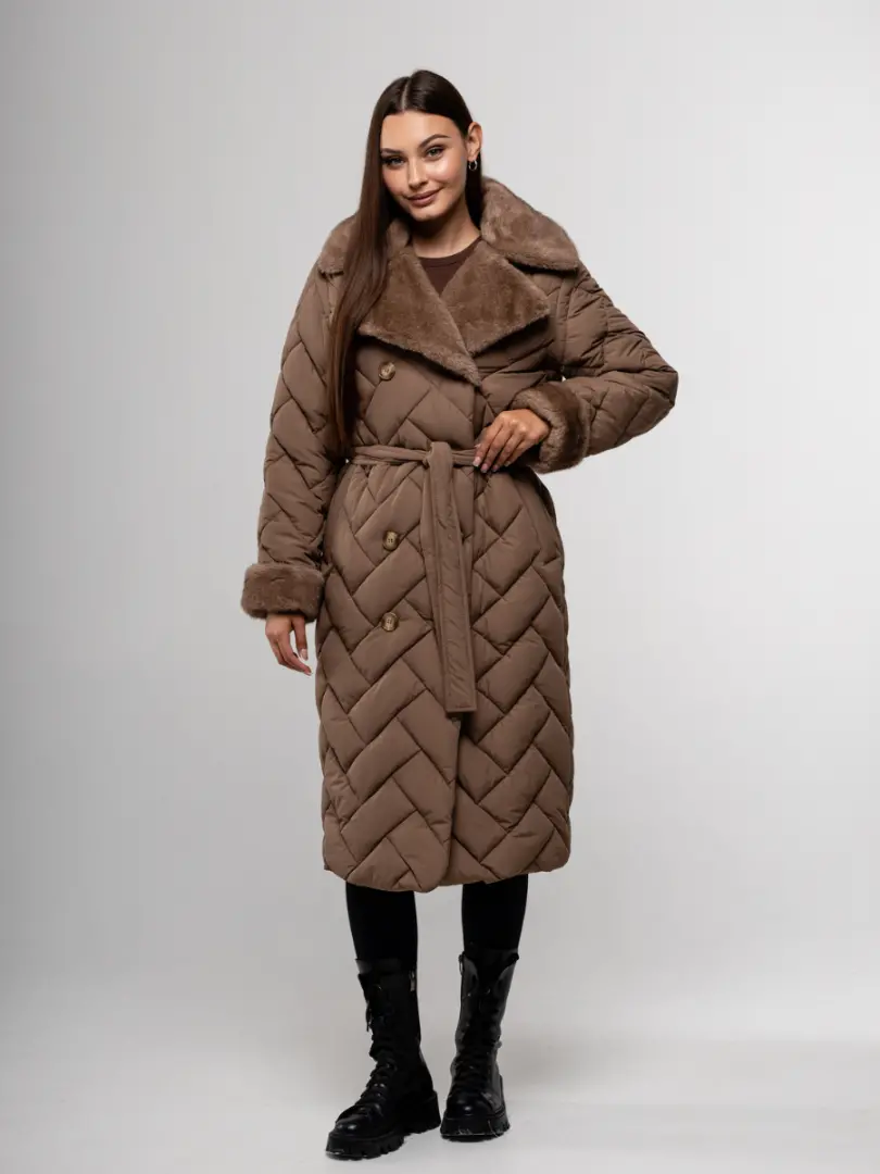 Geacă lungă elegantă cu blană