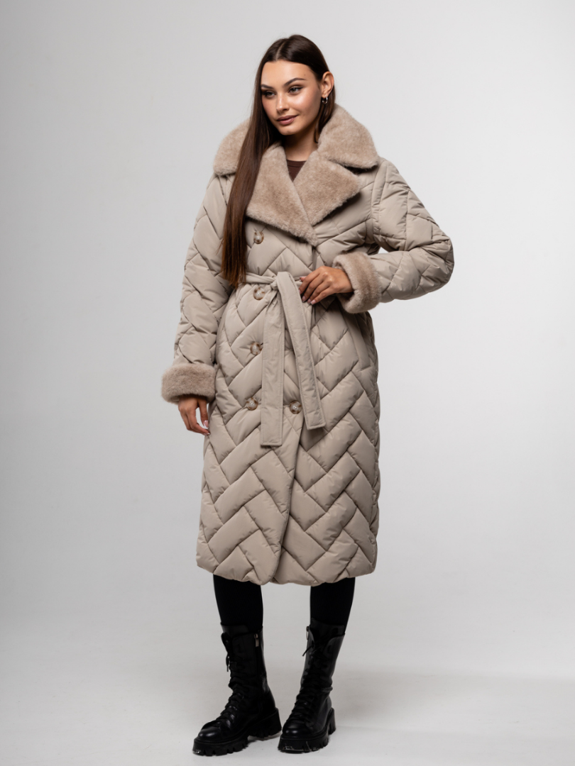 Длинная зимняя меховая куртка