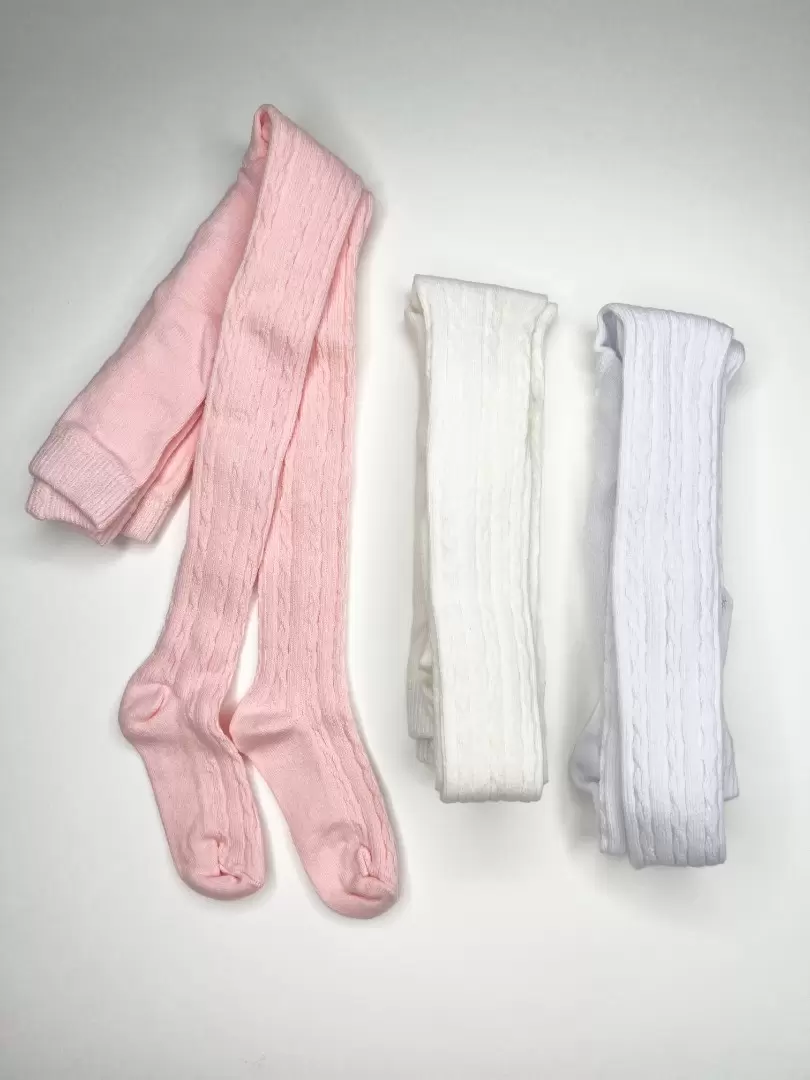 Dresuri tricotate pentru bebeluși