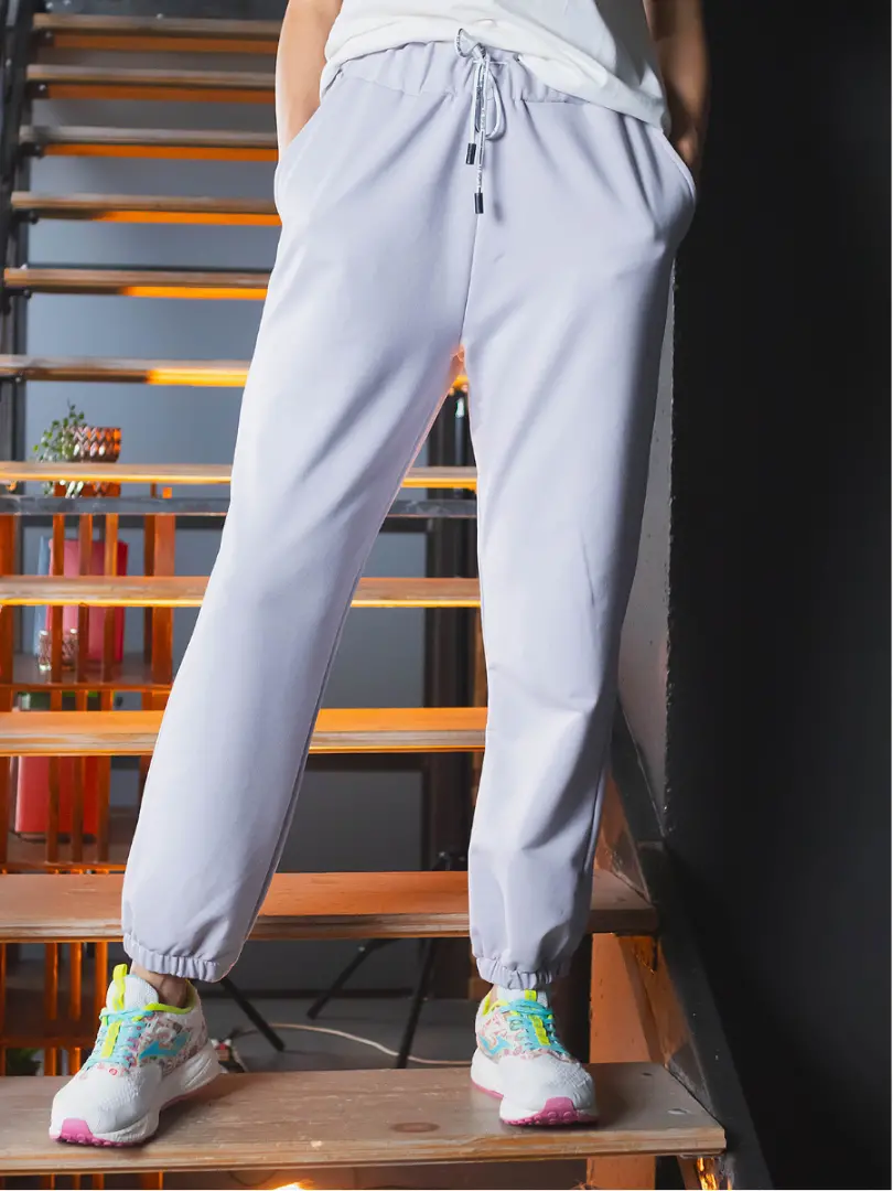 Pantaloni tip jogging